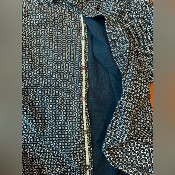 Across the Pond short sleeve button down collared men’s shirt size large.(Med.) - Picture 6 of 8